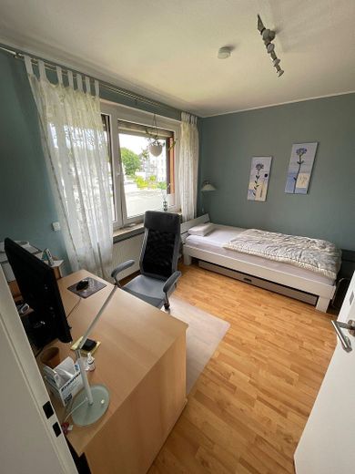 Appartamento di proprietà curato e senza commissioni, con garage – Kinderzimmer/Büro