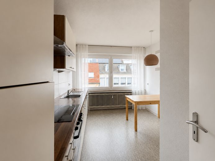 Jasne mieszkanie penthouse w centrum Lingen z dużym tarasem na dachu – Küche