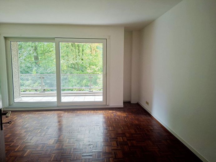 Sonniges Wohnglück mit Parkett, Balkon & frisch saniertem Wannenbad in Essen-Haarzopf – Wohnzimmer