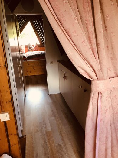 Casa con tetto spiovente sul bellissimo lago Freilinger See nel villaggio turistico – completamente arredata – Foto 30