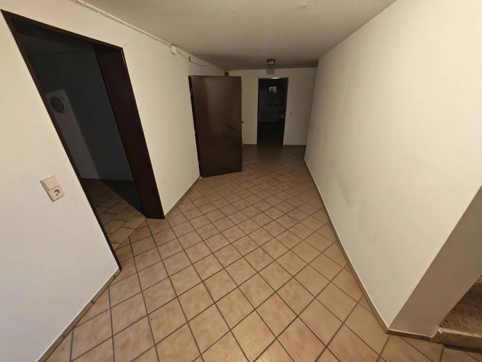 Raumwunder mit Einliegerwohnung & Doppelgarage - provisionsfrei - Erbpacht – Keller (vollunterkellert)