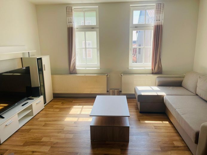 Großzügige, sehr gepflegte, helle 2-Raum-Wohnung- im Herzen der Stadt – Wohnzimmer