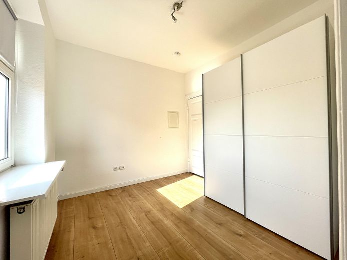Stilvolles City-Apartment mit Bahnhofsnähe: Komfortables Wohnen in Lüneburg – Ankleide/Büro Zimmer