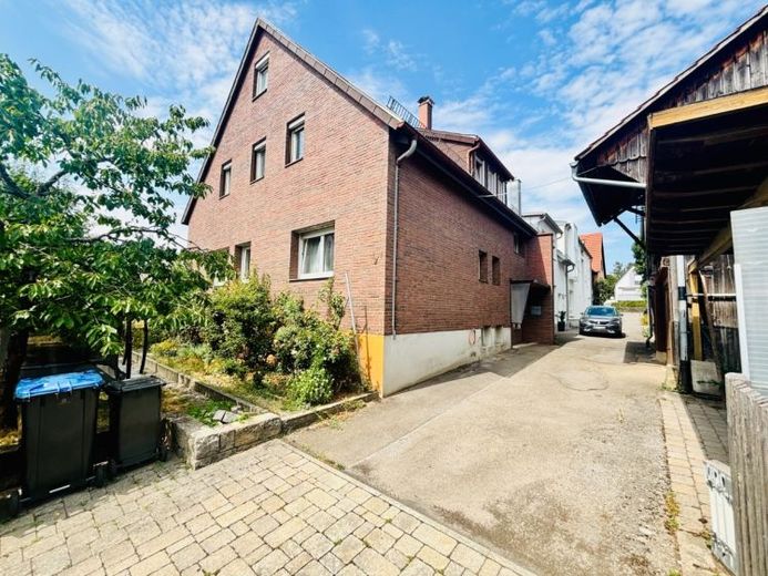 Aus Alt mach Traumhaus – Zweifamilienhaus mit Scheune, Garage, Carport & jede Menge Möglichkeiten – Foto 1