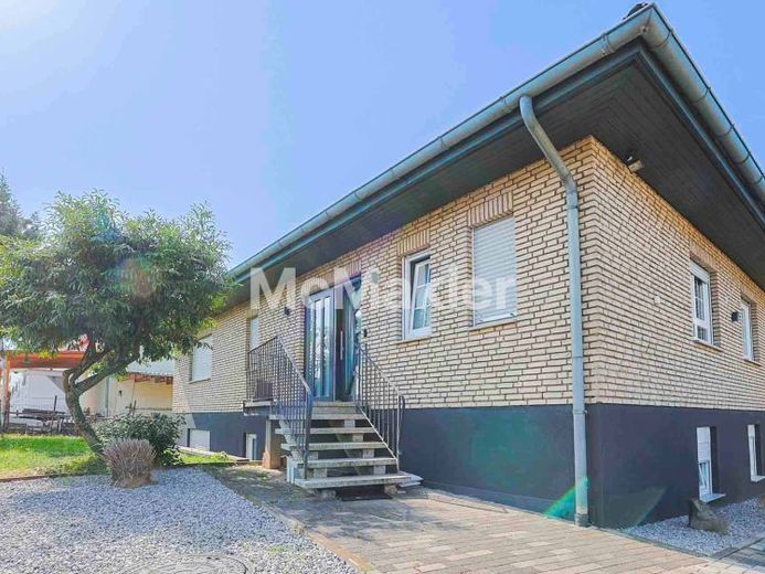 Geräumiges Ein- bis Zweifamilienhaus inkl. 288 m² Halle – enormes Potenzial in Biebertal – फोटो 1