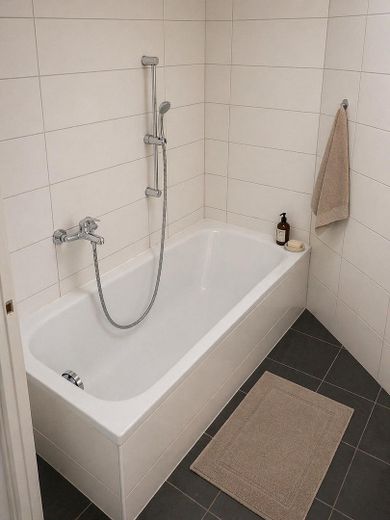 Kernsanierte 4-Zimmerwohnung mit separatem Esszimmer in Zeitz – Badezimmer