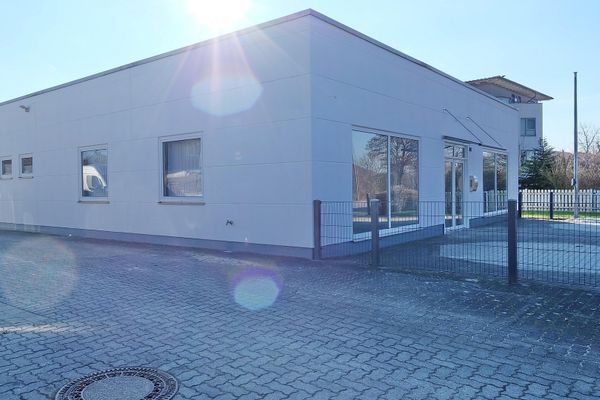 Gewerbehalle mit Ausstellungsfläche, Werkstatt und Büro in Wolfenbüttel-Linden