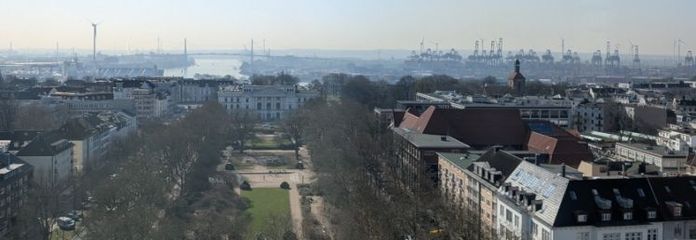 Hamburg çatılarının üzerinde - panoramik manzaralı prestijli ofis alanı