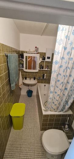 Bad mit Wanne und WC