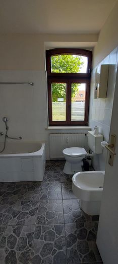 Helle 3-Zimmer-Wohnung -> ruhig und doch zentral gelegen – Bad