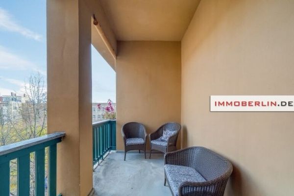 IMMOBERLIN.DE - Modernisierte Altbauwohnung mit Loggia nahe dem Simon-Dach-Kiez