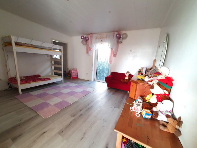 Großzügiges Haus mit großem Grundstück – Kinderzimmer 4