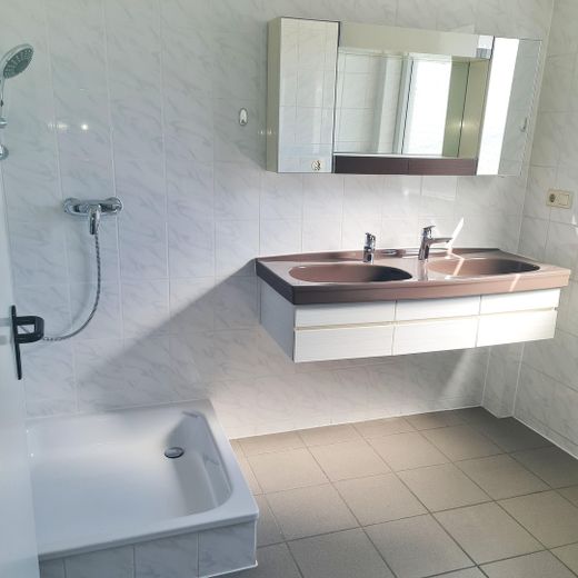 Werkstatt-Lager-Büro -provisionsfrei – Bad mit Dusche