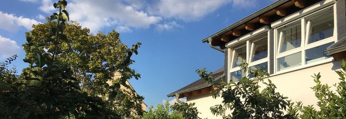 Moderna casa unifamiliare con giardino, molto spazio e collegamenti perfetti – Gartenansicht