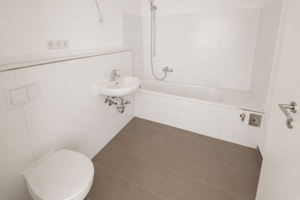 Markkleeberg 3-Zimmer-Wohnung - lichtdurchflutet, neu saniert, Badewanne