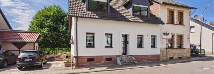 Zweifamilienhaus in Saarbrücken-Güdingen zu verkaufen.