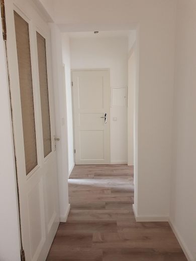 3,5-Zimmer-Altbauwohnung (90m²) im denkmalgeschützten Straßenzug – Flur