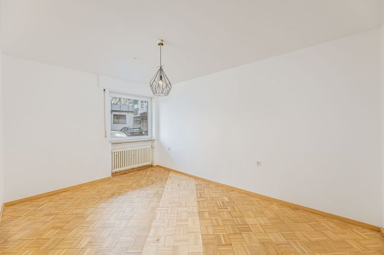 Attraktive Investmentchance: Frisch renoviert, bezugsfrei und  WG-geeignet in exzellenter Lage – Schlafzimmer 3