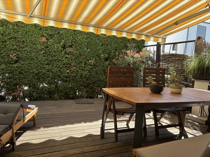 Ruhig wohnen in Feldrandlage: Doppelhaushälfte 5 Zi, 140 qm, Garage – Südterrasse mit Hartholz Belag