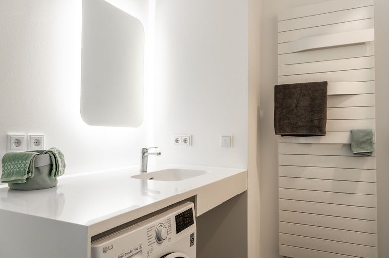 Luxuriöses Apartment an der Spree mit großer Sonnen-Dachterrasse – Bad