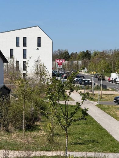 Neubau-Doppelhaushälfte (5 Zi.) mit Garten & Stellplatz – nur noch 1 verfügbar | nahe Berlin/Potsdam – Einkaufsladen fußläufig 
