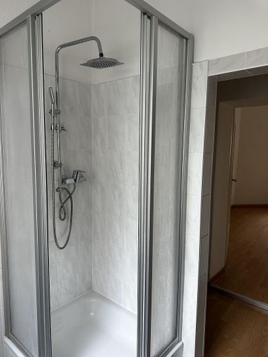 Schöne ruhige 2ZKB nähe Zentrum – Dusche