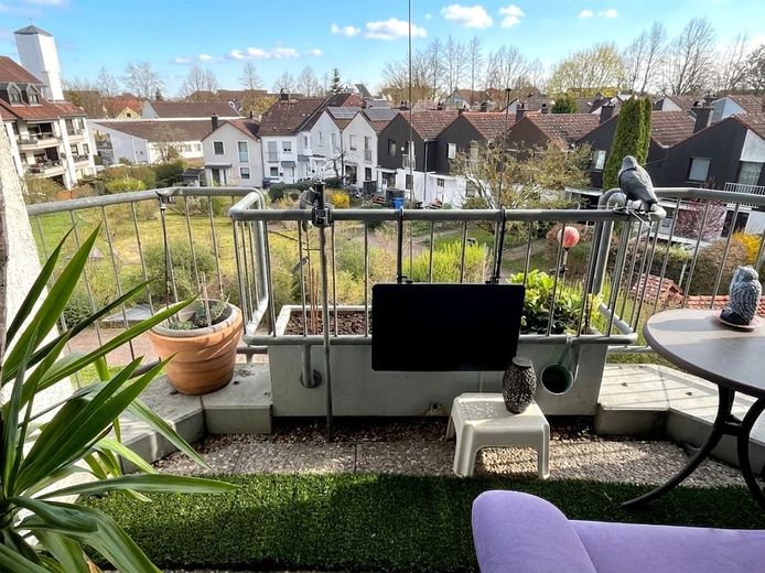 **RESERVIERT** Ansprechende 3-Zimmer-Eigentumswohnung mit Sonnenbalkon und Tiefgaragenstellplatz in Bad Homburg vor der Höhe - Ober-Eschbach – Sonnenbalkon