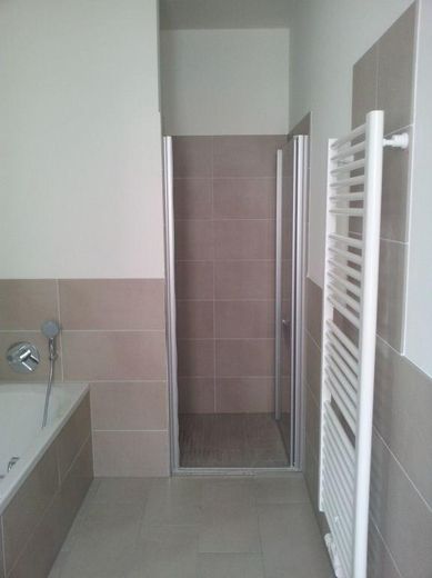ruhige 4 Zi.-Whg mit Südloggia zum grünen Innenhof in Berlin Mitte – provisionsfrei – Dusche