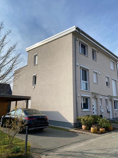 Neuwertige Doppelhaushälfte mit wunderschöner Aussicht – Nordseite
