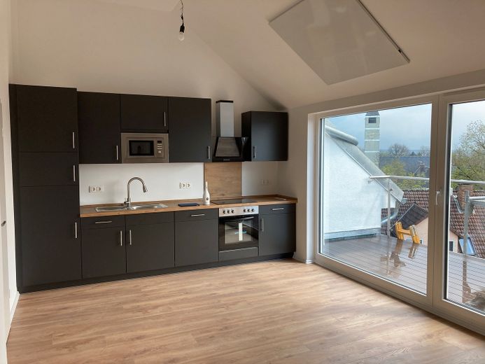 Moderne 4-Zi.-Penthouse-Whg. | 92 m² | Sonnen-Süd-Loggia | Küche | hohe Decken | 2 Stellplätze – Küche inklusive