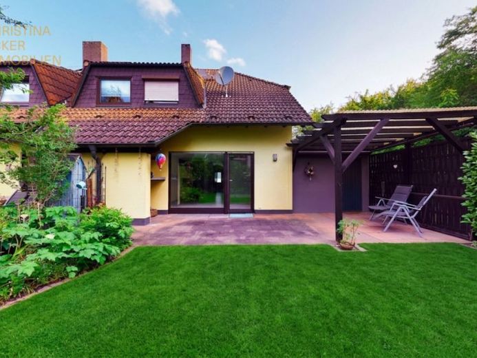 Familienfreundliches Reihenendhaus mit Garten, Garage, Kamin & Sauna in Jügesheim – Foto 1