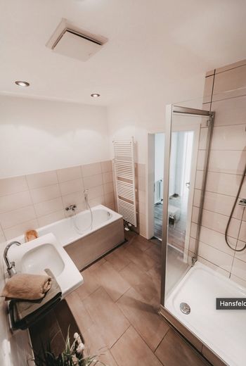 Gemütliche und geräumige 5-Zimmer-Erdgeschosswohnung zwischen Lübeck und Hamburg – Badezimmer
