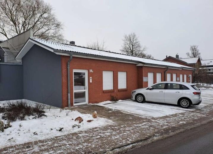 Office space 90 m2 in a central location, in Büchen – Photo 1