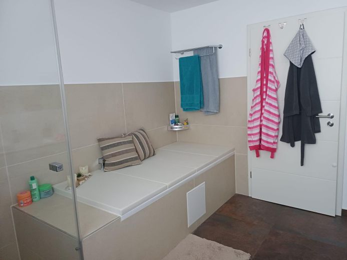 DHH in Gerlingen mit Energieffizienzklasse A+ mit PV-Anlage, Solar, Wärmepumpe und Klima – Foto 24