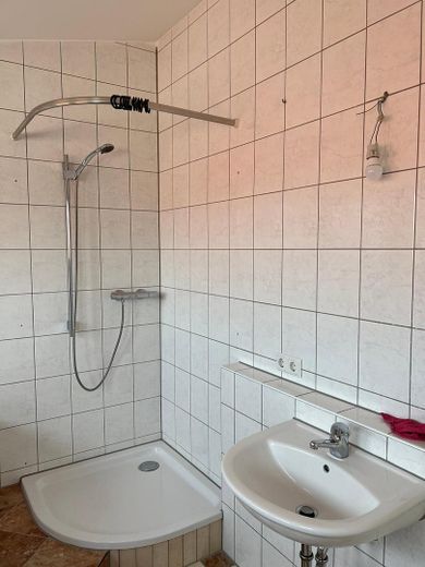 MODERNE 3-ZIMMER-DACHGESCHOSSWOHNUNG MIT BALKON, LOGGIA & EINBAUKÜCHE IN KARBEN – Photo 17