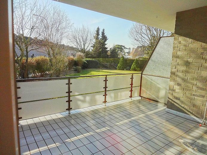 Balkon teilweise überdacht