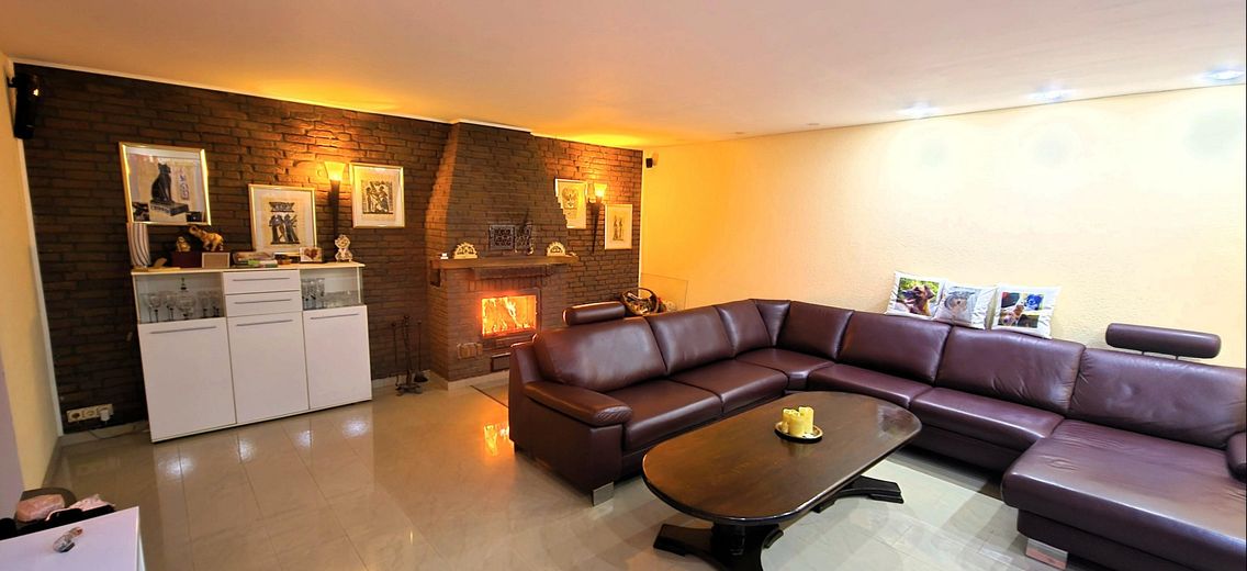 Riesige Stube,gemauerter Kamin