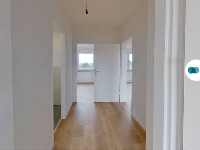 Cómodo piso de 3 habitaciones con balcón – Flurabschnitt