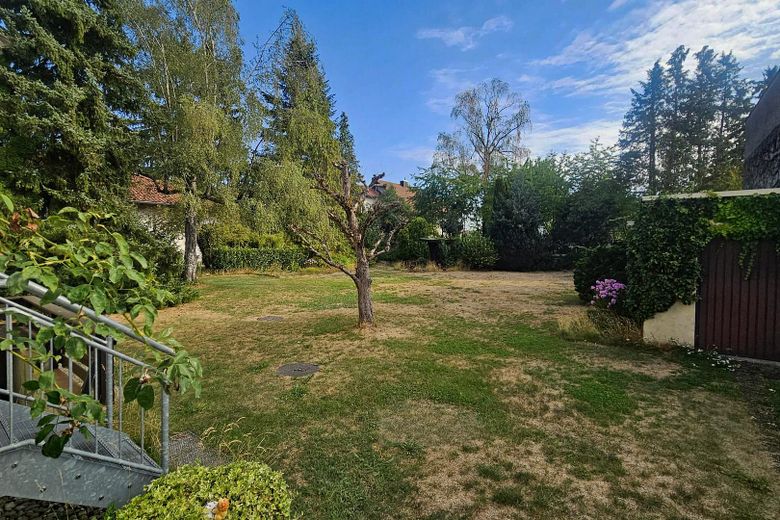 Haus mit Märchengarten in Olching – Garten Richtung SO