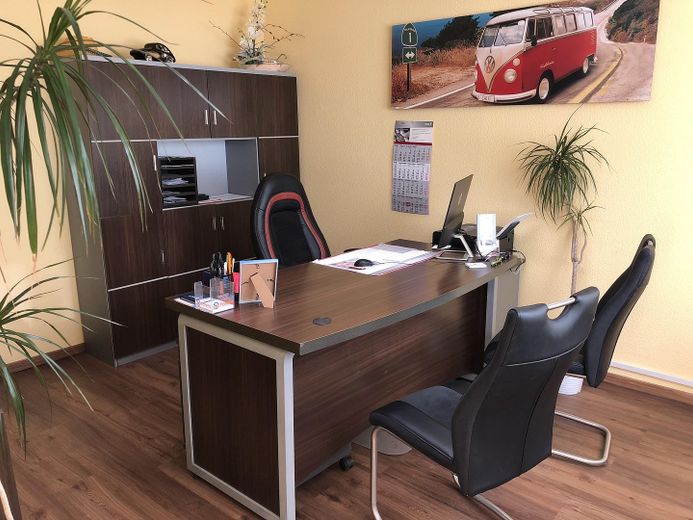 Top Sichtbarkeit: Gewerbe (2.021 m²) mit Wohnpotenzial für Handel, Büro, Praxis & Werkstatt – Büro 2