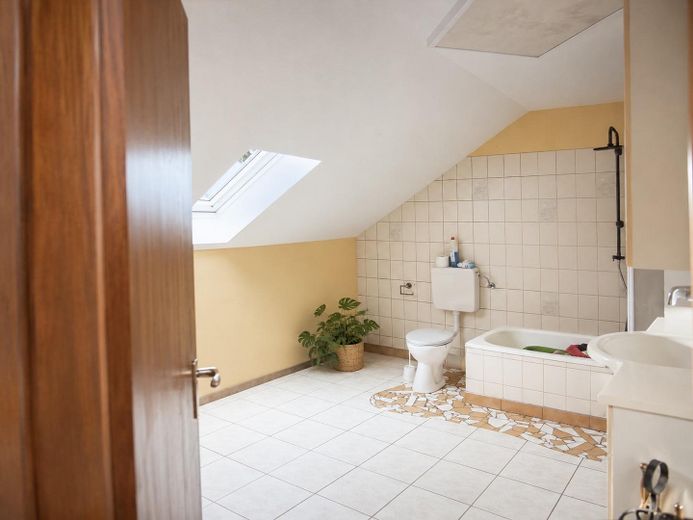 Großes Einfamilienhaus/Mehrgenerationshaus – Foto 12