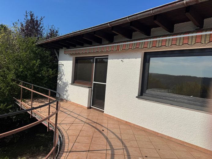 Großzügiges Einfamilienhaus mit Fernblick – Balkon