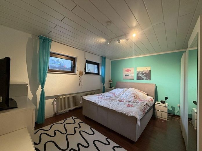 Vielseitiges Mehrfamilienhaus mit 3 Einheiten & attraktivem Baugrundstück – Schlafzimmer KG