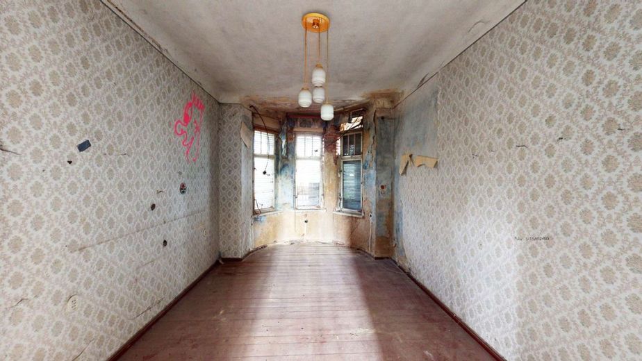 Sanierungsbedürftige Juwel - Denkmalschutz Villa bei Magdeburg über 348m² Wohntraum PROVISIONSFREI – Erker Hofseite