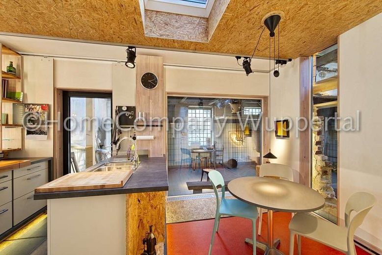 Einzigartig! Außergewöhnliche Wohnung mit allem Komfort, DSL und PKW-Stellplatz in der Nordstadt – 5249cb3f1e2df57d5da974c48baeda1a3adfa5d1.jpg