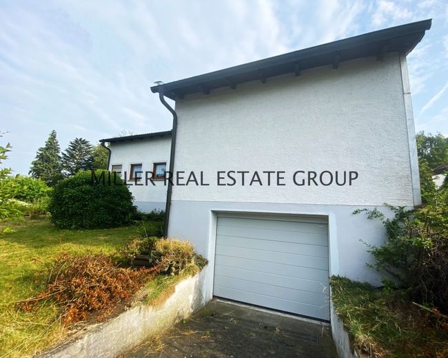 Renovierungsbedürftiges Einfamilienhaus mit großem Grundstück, Garten, Garage und Ausbaupotenzial in Ingolstadt-Pettenhofen! – Außenansicht