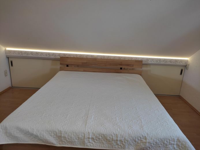 Ein schönes Zuhause in Südhanglage. – Schlafzimmer, Einbauschrank OG