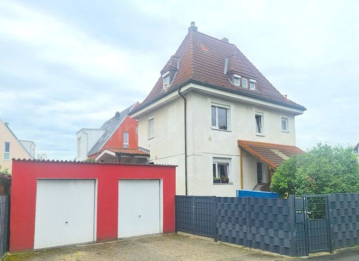 ++ TOP ANGEBOT ++ HELLES EIN - ZWEIFAMILIENHAUS MIT VIEL PLATZ UND VIELEN DETAILS! – ANSICHT DES HAUSES
