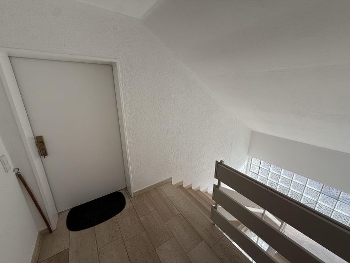 Eigentumswohnung im Dachgeschoss mit zwei Außenstellplätzen in Speyer – Hausflur
