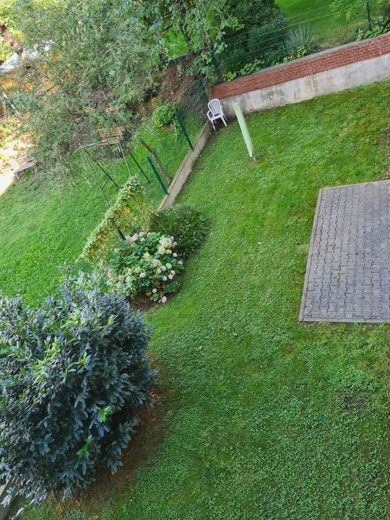 Moderne Wohnung mit Einbauküche, 3-Zimmer, offener Grundriss und Balkon in Chemnitz – Garten zur Mitbenutzung